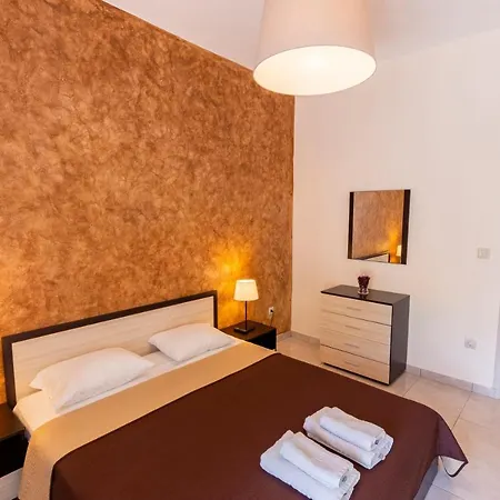 Mama's House Luxury Apartment Flogita